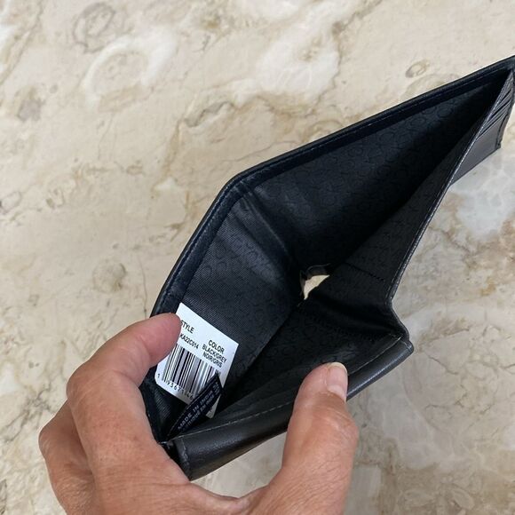 NWOT Calvin Klein Leather Compact RFID Protection Bifold Wallet - Picture 8 of 9